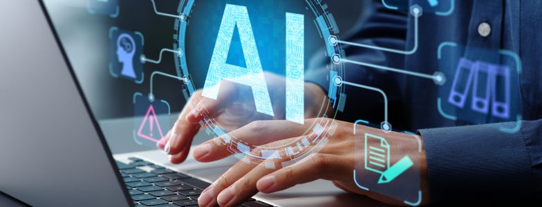 Futuristisches Bild mit Händen, die auf einem Tablet schreiben und im Vordergrung sieht man eine große Schrift mit AI.